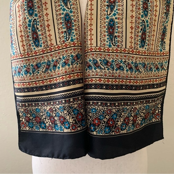 Echo Paisley Muted Palette Rectangular Scarf 
Excellent Condition - Picture 3 of 7